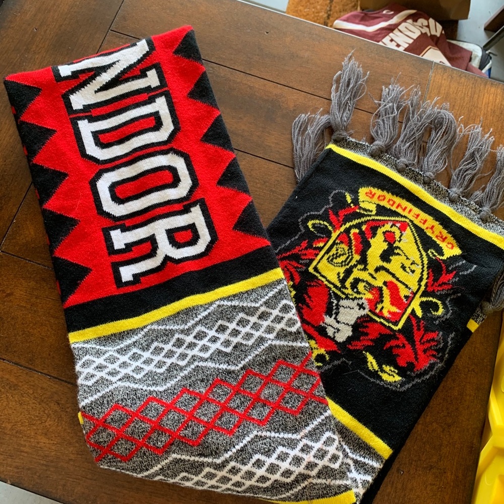 Harry Potter Scarf - Picture 2 of 3